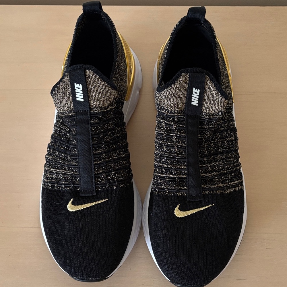 Nike Black and Gold Knit Running Shoes